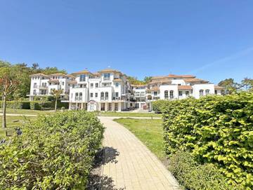 Ferienwohnung für 2 Personen, mit Ausblick und Sauna sowie Balkon und Pool in Baabe