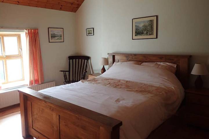 Special Weekly Discounts! Traditional stone cottage in beautiful West Kerry in Ballinduff Electoral Division, Dingle Peninsula