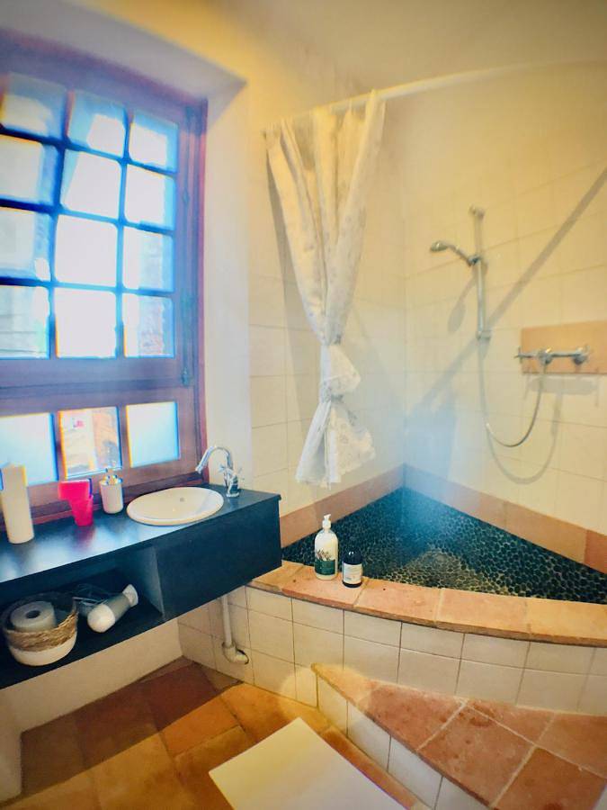 Double Room with Private Bathroom in Gaillac, Région d'Albi