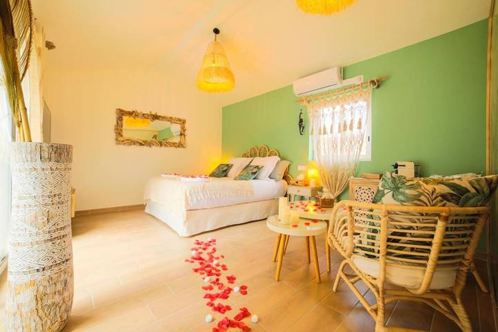 Chambre d’hôte pour 2 personnes, avec piscine ainsi que jardin et jacuzzi dans Parc national des Calanques - 3