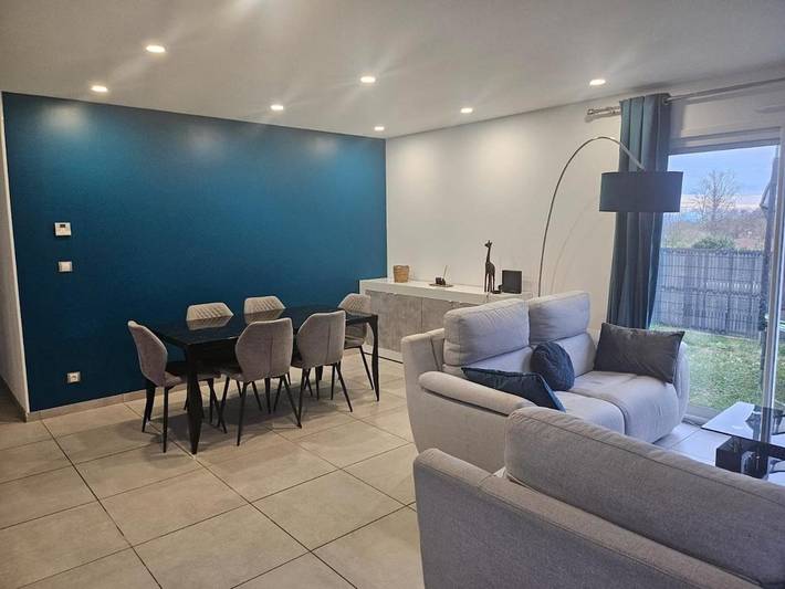 Location de vacances pour 8 personnes, avec jardin et vue, animaux acceptés à Montluel