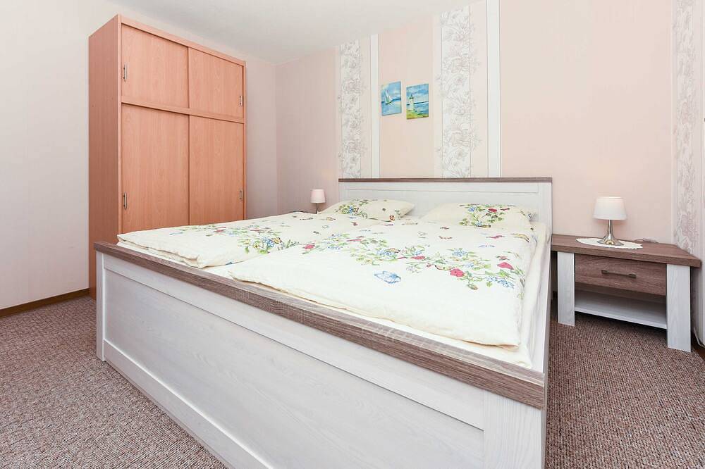 Ganze Wohnung, Haus Katja in Dunum - Ferienwohnung im Haus Katja in Dunum, Nordseeküste