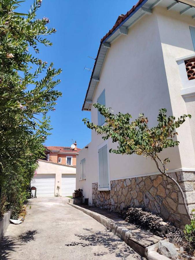 Villa pour 6 personnes, avec piscine ainsi que terrasse et jardin à La Valette-du-Var - 2