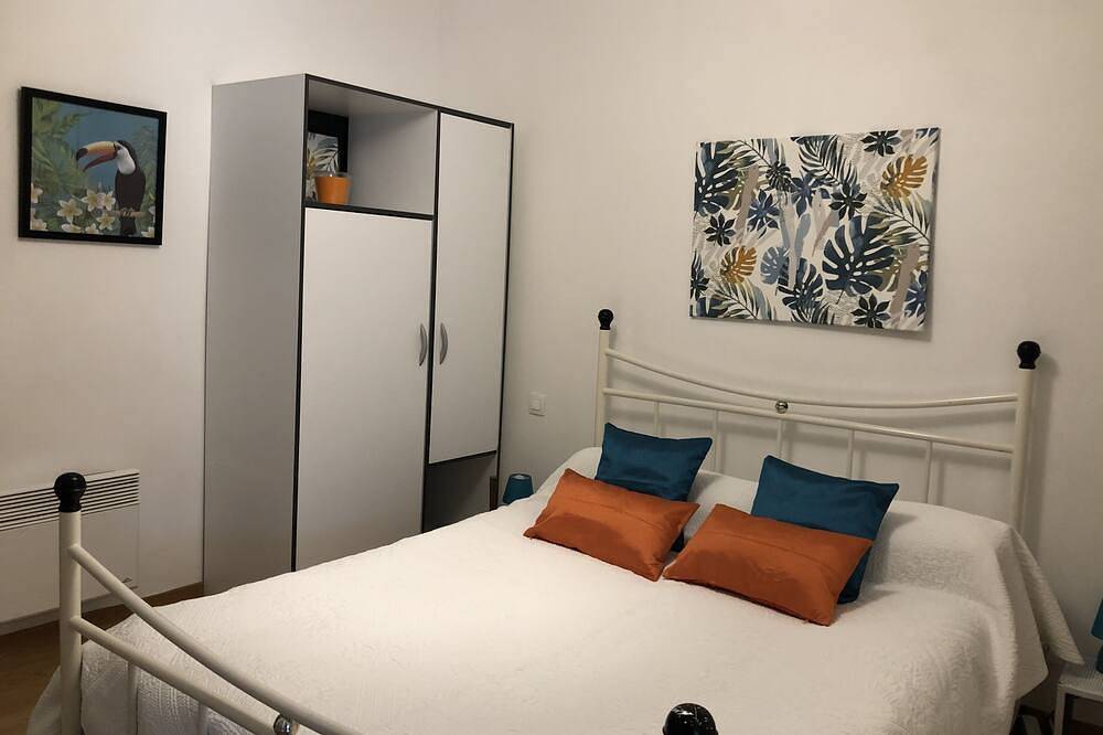 Entire apartment, Two-Room Apartment (42 m2) in the heart of a Carcassonnais village in Carcassonne, Carcassonne region