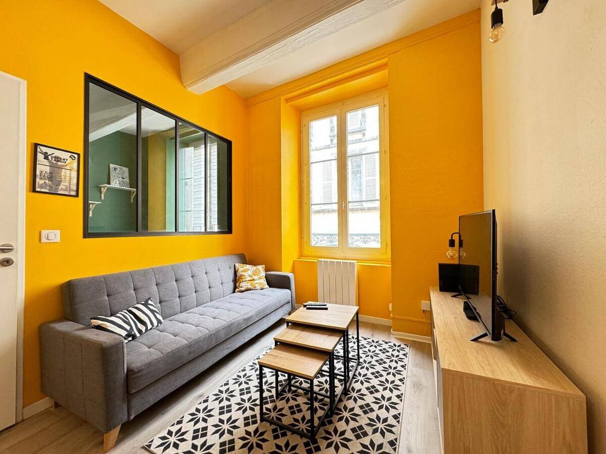 Appartement entier, T2 Centre Riom 3 Personnes in Riom, Parc naturel régional des Volcans d'Auvergne