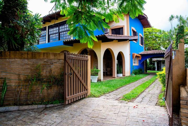 Casas e apartamentos de temporada para 12 pessoas, com jardim em Massaguaçu
