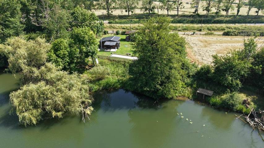 Gîte pour 4 personnes, avec vue et terrasse à Rigny