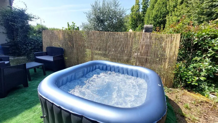 Casa vacanza per 4 persone, con idromassaggio e giardino nonché piscina - 1