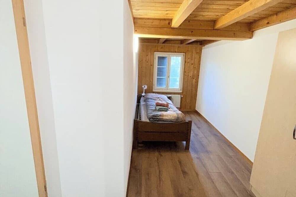 Geheel appartement, Happy Life Wimmis - Holiday apartment with terrace at the gateway to the Bernese Oberland in Spiez, Meer van Thun