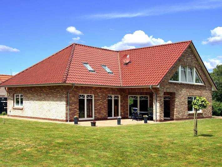Ferienhaus für 17 Personen, mit Terrasse und Seeblick in Hage