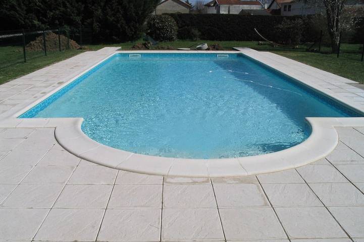 Location de vacances pour 5 personnes, avec Jardin et Piscine à Le Pizou