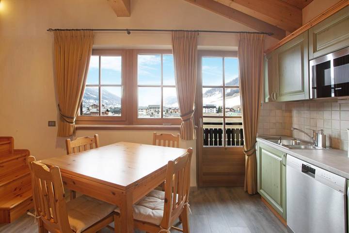 Appartement 'Rododendro' avec vue montagne, jardin commun et Wi-Fi in Livigno (Town), Livigno