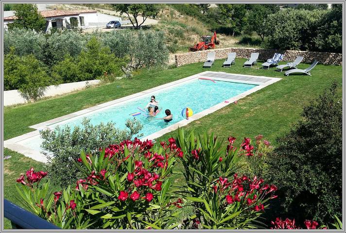 Gîte pour 3 personnes, avec piscine et jardin
