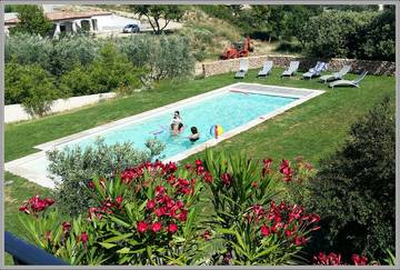 Gîte pour 3 personnes, avec piscine et jardin dans les Alpes-de-Haute-Provence