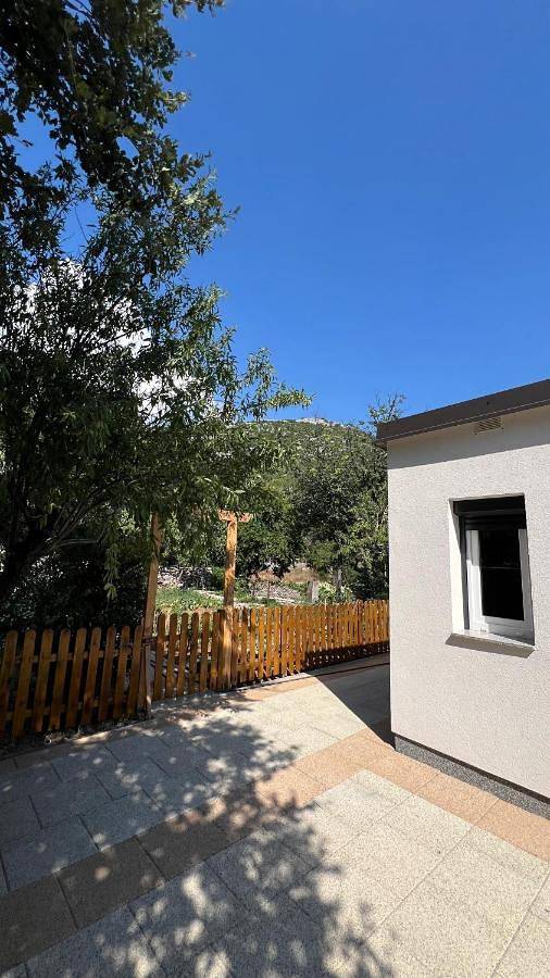 Ferienhaus für 3 Personen, mit Ausblick und Garten in Karlobag - 4