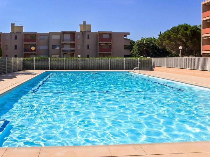 Location de vacances pour 2 personnes, avec terrasse et piscine, adapté aux familles à Bormes-les-Mimosas