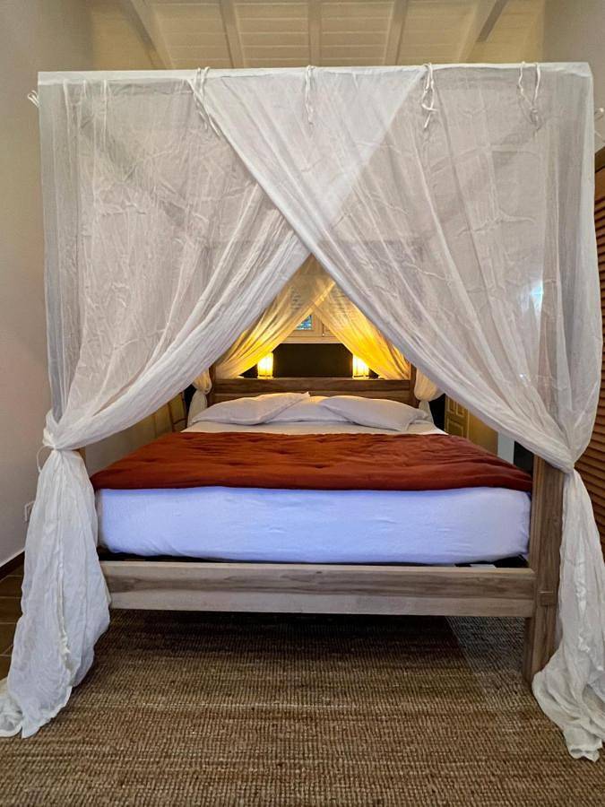 Chambre d’hôte pour 2 personnes, avec piscine et vue ainsi que terrasse et jardin en Guadeloupe - 4