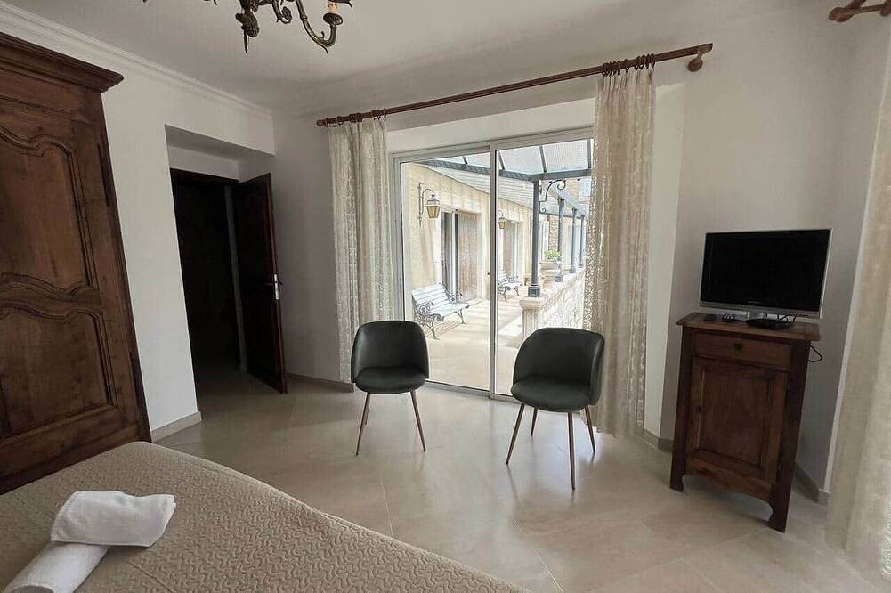 Förderung - 40% August und September prächtige Villa, Schwimmbad und Park in Cornillon, Nimes und Umgebung
