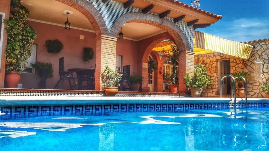 Vacation rental for 8 people, with Balcony and Terrace as well as Yard and Pool in Extremadura