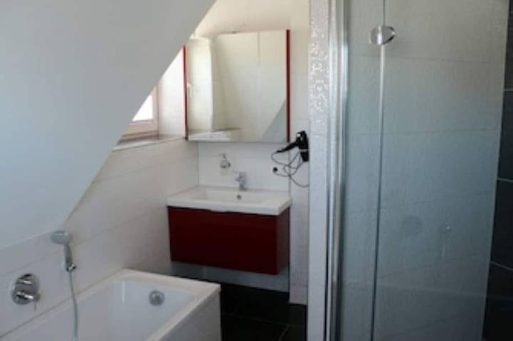 Entire apartment, 5-star hotel according to Dtv—pure luxury, just 200 meters from the beach—free Wi-Fi in Dranske, Ruegen