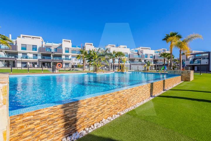 Apartamento para 4 personas, con jardín además de sauna y terraza en Guardamar del Segura
