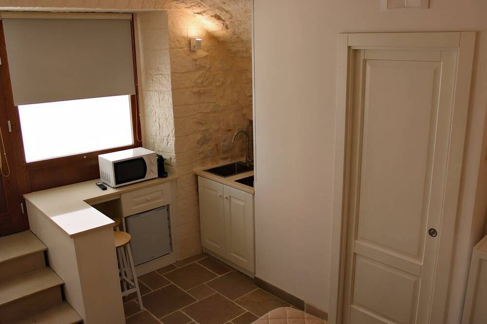 Arcobaleno - Campanile Inn; Comfortable room in historic building in Locorotondo in Locorotondo, Bari Province