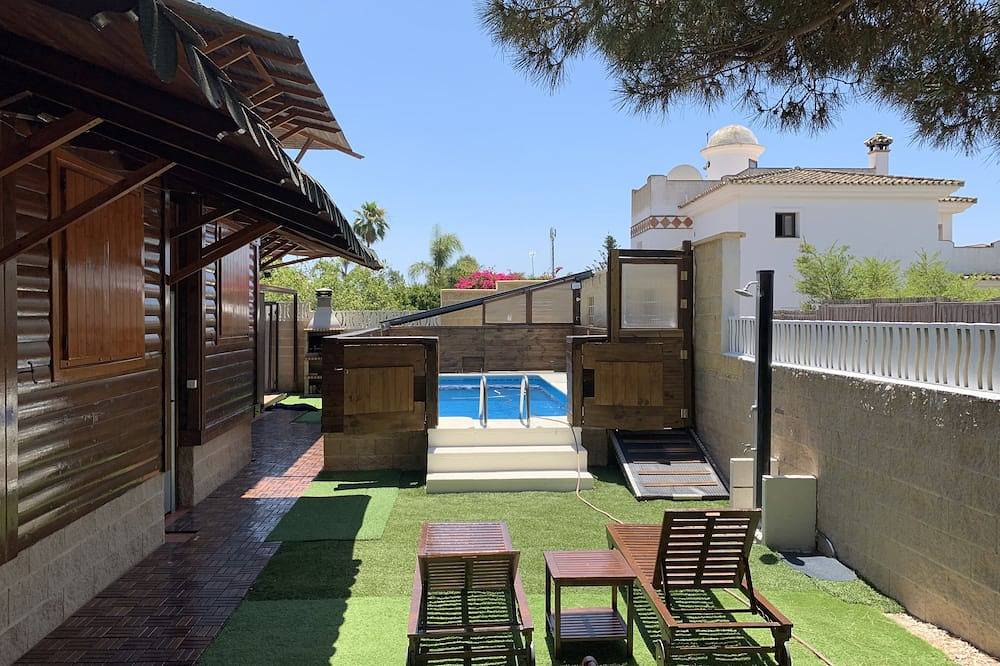Wooden house near the beach. in Las Chapas, Marbella