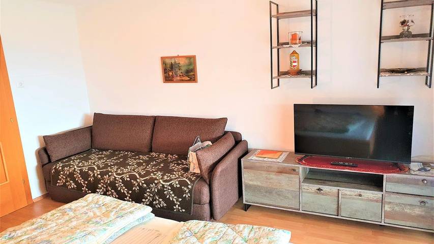 Ferienwohnung für 5 Personen, mit Pool und Seeblick sowie Garten und Terrasse am Wörthersee