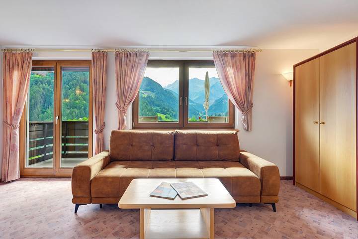Spacieuse Suite Timmels avec balcon sud, accès gratuit au bien-être et à la piscine in Alpes de Stubai, San Leonardo in Passiria
