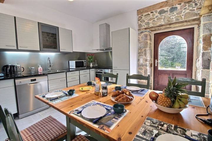 Gîte pour 6 personnes, avec Jardin et Vue à Plougrescant