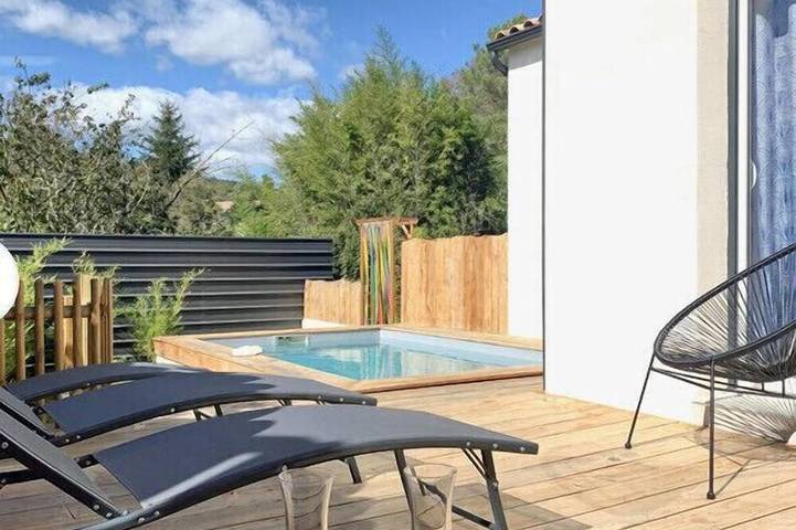 Location de vacances pour 7 personnes, avec Terrasse et Jardin à Laval-Pradel