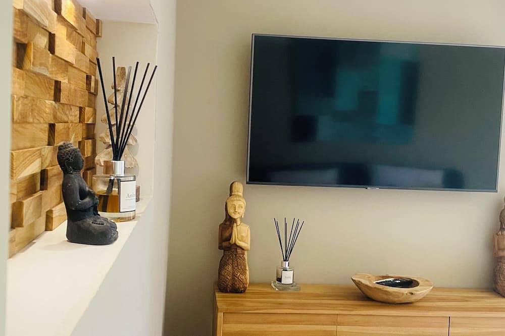 Entire apartment, Le Cocoon Lodge du Gapeau & Massage in Solliès-Pont, Toulon region