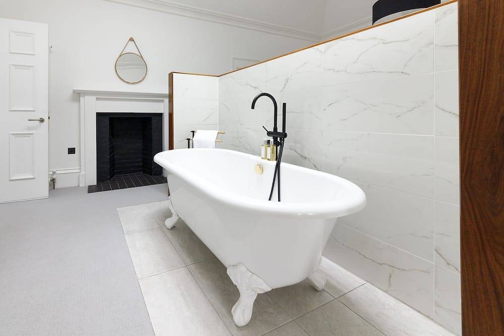 Sunlight (Standard Bedroom) - a lews castle that sleeps 2 guests in 1 bedroom in Lewis and Harris, Äußere Hebriden