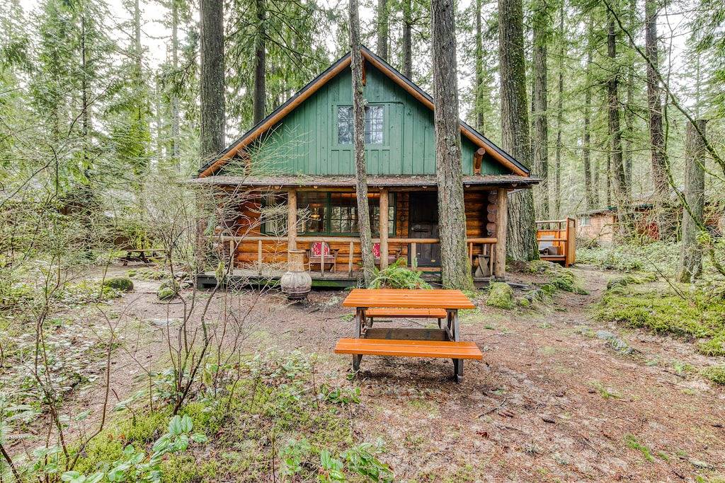Finden Sie Ruhe und Frieden in dieser Steiner Hütte am Flussufer im Wald! in Welches, Mount Hood