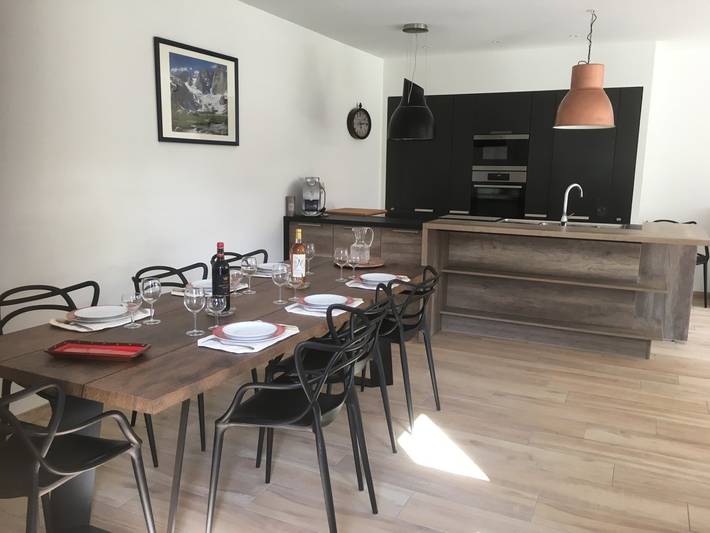 Gîte pour 8 personnes, avec terrasse et jardin