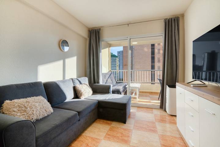 Apartamento entero, Apartamento 'Karola' con piscina comunitaria, jardín compartido y balcón in Benidorm, Costa Blanca