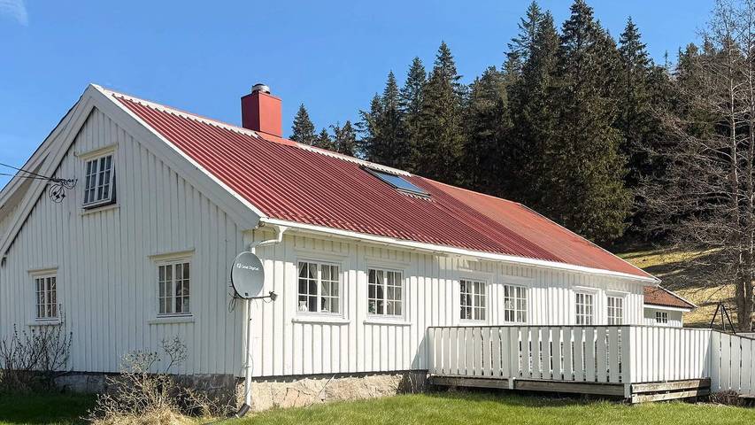 Feriehus for 10 personer, med terrasse og badebasseng i Grimstad