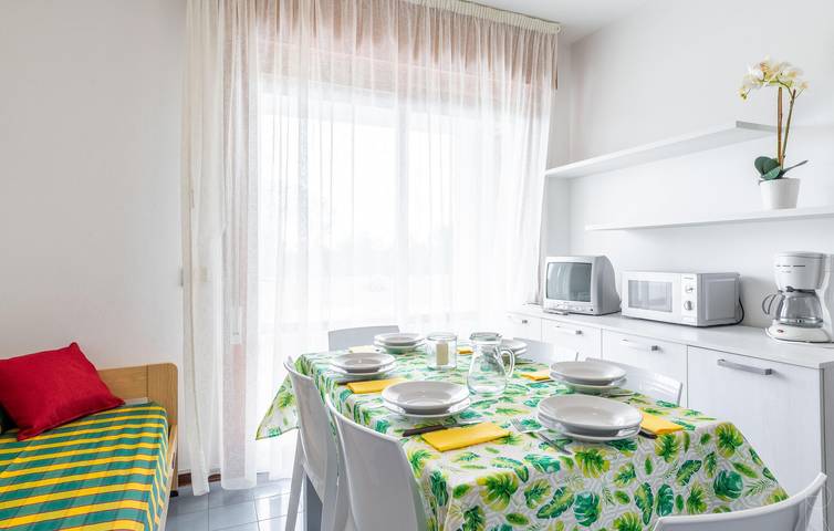 Appartamento intero, Rifugio sulla spiaggia con piscina, terrazza e aria condizionata - 600 m dalla spiaggia in Bibione, San Michele al Tagliamento
