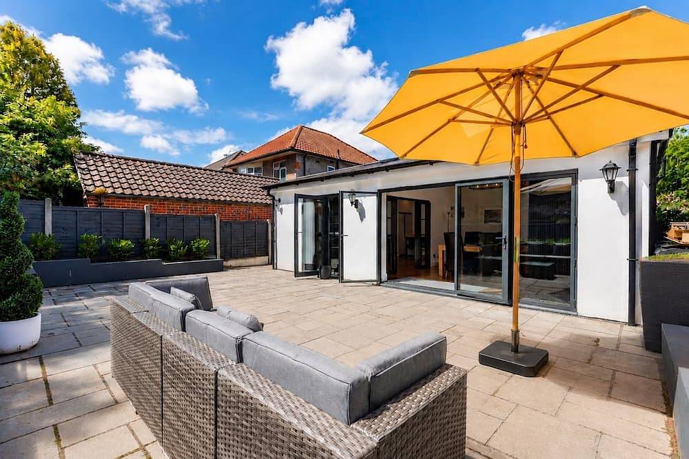 Bournecoast: Two Bedroom Modern Family Bungalow Near Shops/River/Beach in Bournemouth, South West England