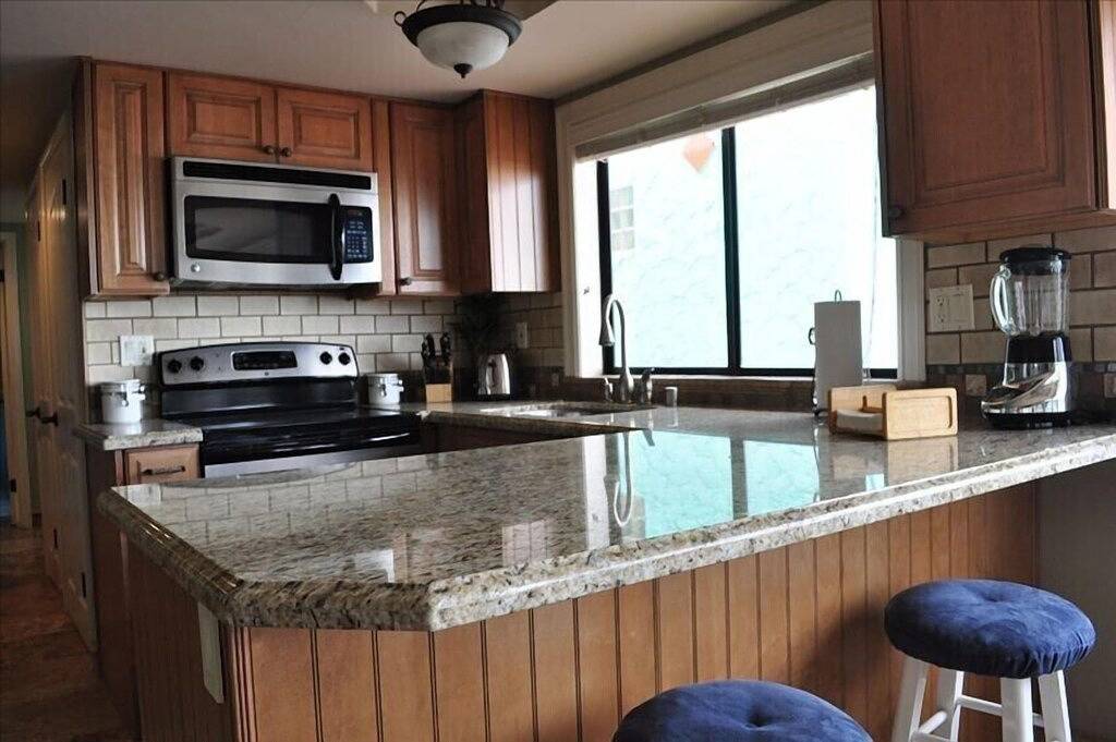 Ganze Wohnung, Auf dem Sand am Strand von Capitola Village Cv_ # 16-061 in Capitola, Santa Cruz County