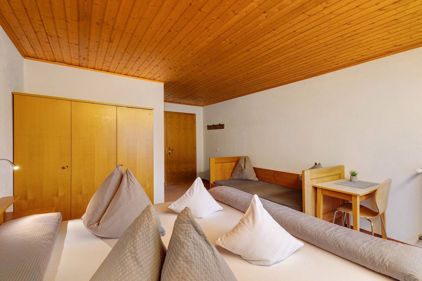 Camera 'Ederhof 9' con vista sulle montagne, terrazza comune e Wi-Fi in Valle Aurina, Alpi della Zillertal