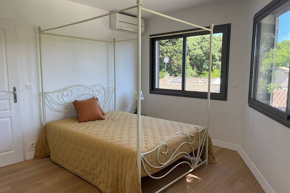 Luxury villa for 8 people with 10x5 saltwater swimming pool and gym in Castries, Region de Montpellier