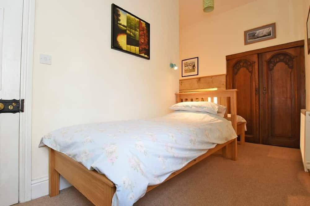 Riverbank Cottage, pet friendly, with open fire in Alnmouth in Alnmouth, Northumberland