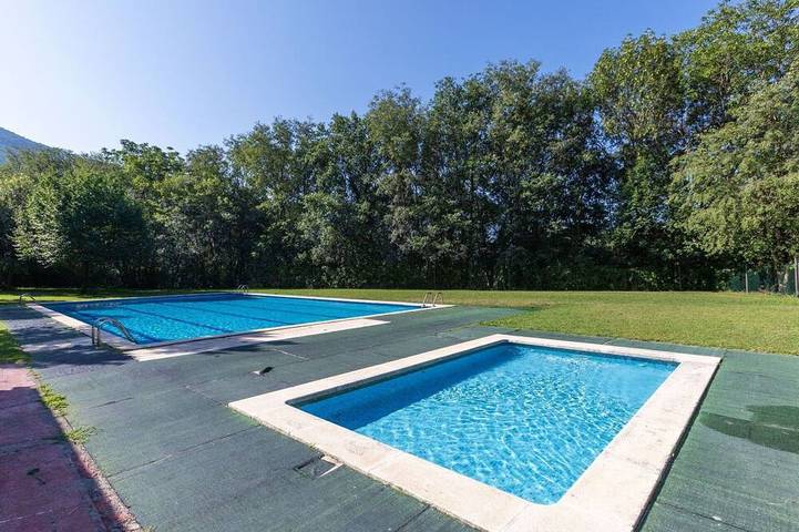 Vakantiewoning voor 6 personen, met zwembad en tuin in Sort
