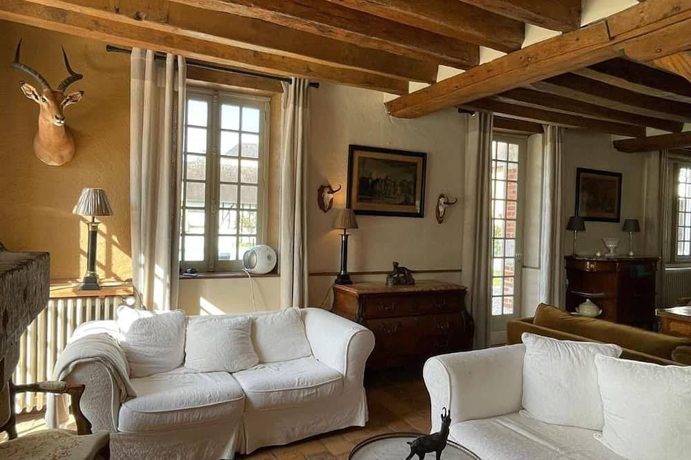 Évasion Sologne : Maison de charme, piscine privée, animaux permis in Isdes, Sologne
