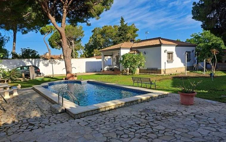 Ferienhaus für 6 Personen, mit Terrasse und Garten sowie Pool und Ausblick