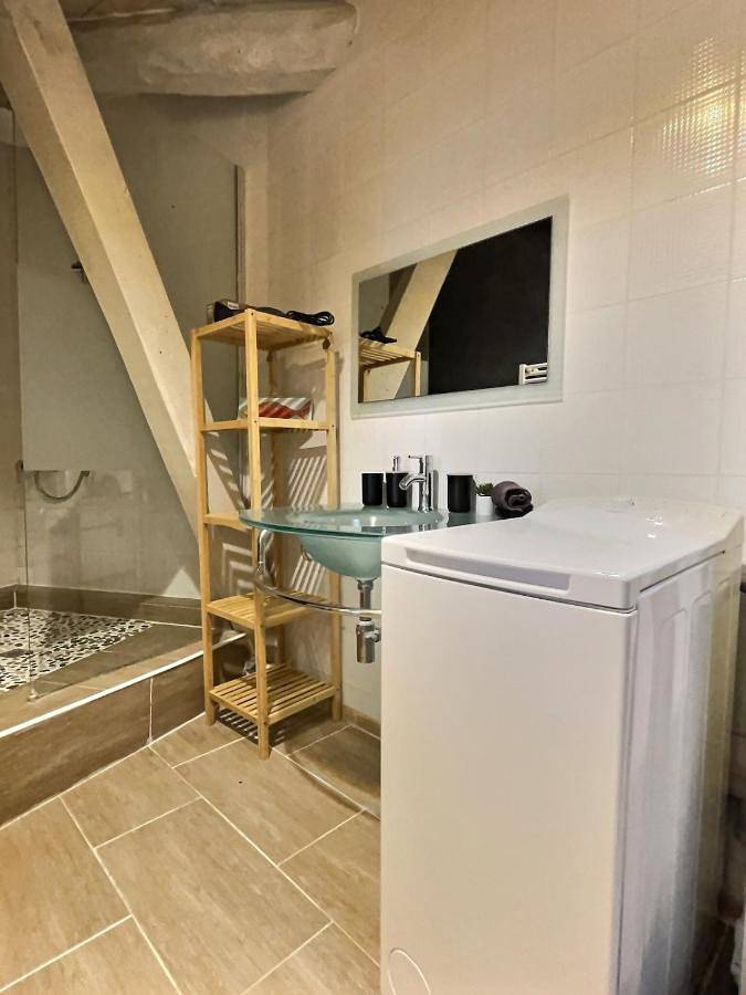 Appartement entier, La tour du château in Chaintré, Région de Mâcon