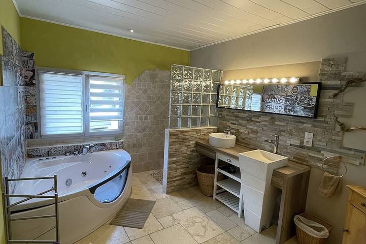 Location de vacances pour 4 personnes, avec terrasse et jardin à Saint-Paul-le-Jeune - 4