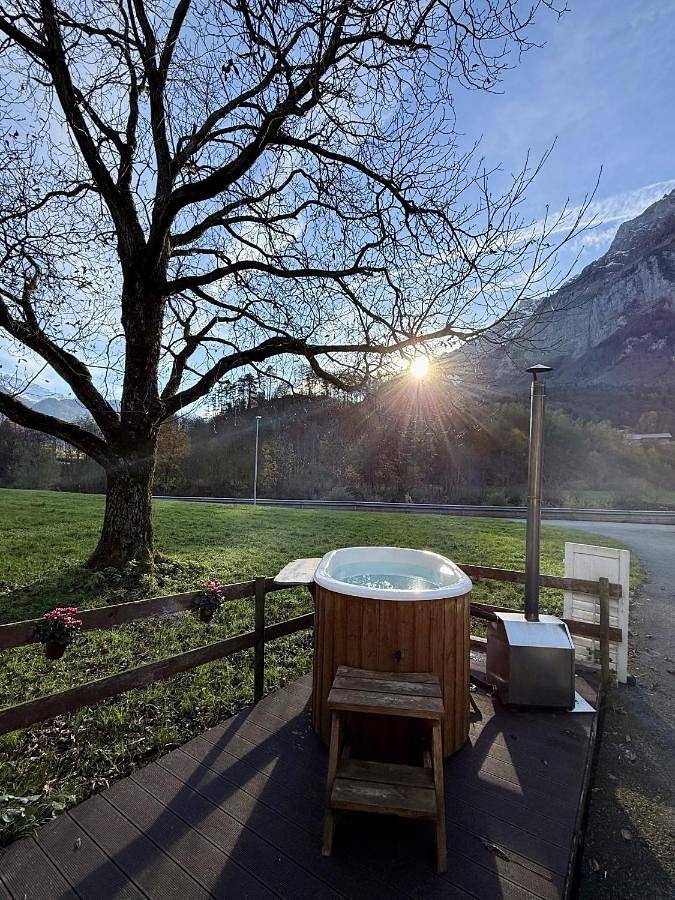 Ferienwohnung für 2 Personen, mit Whirlpool und Terrasse sowie Garten und Pool in Glarus - 3