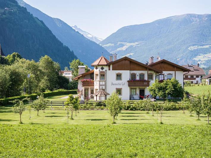 Ferienwohnung für 4 Personen, mit Balkon und Whirlpool sowie Terrasse und Garten in Gais